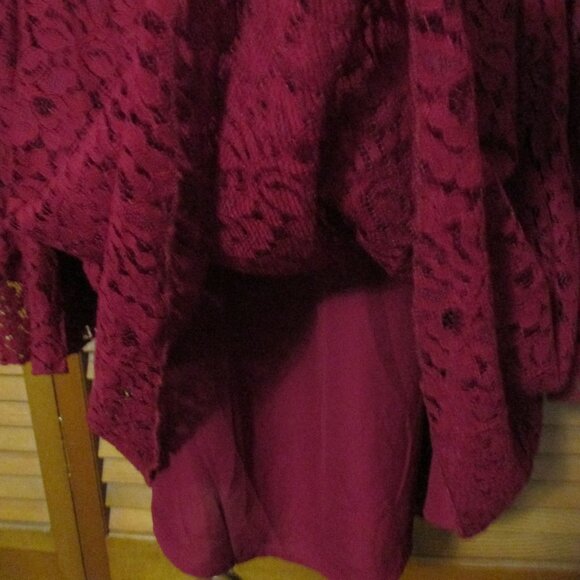 Forgotten Grace top cranberry/deep red feminine lacy with stretch size L - Picture 4 of 8